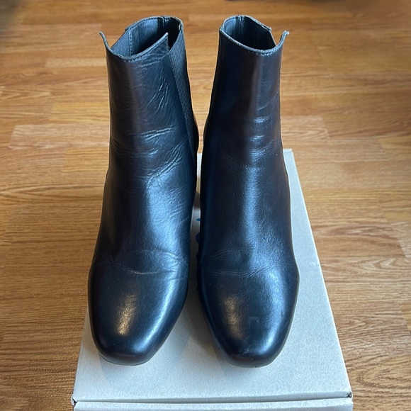 Zara Leather Ankle Boots with Stretch Detail Sz 6.5 - Picture 2 of 9